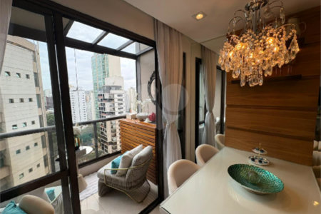 Apartamento Duplex a venda em Moema