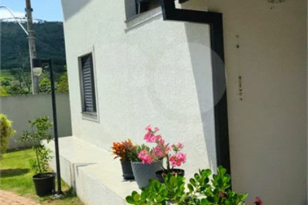 Excelente sobrado em condomínio fechado em Atibaia