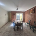 Casa espaçosa e confortável em um bairro tranquilo a venda.