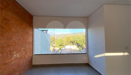 Sobrado à venda com 3 quartos, sendo 1 suíte,  em Jardim do Lago, Atibaia, SP