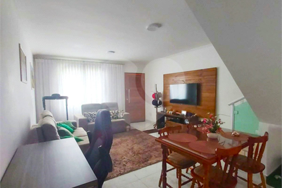 Sobrado à venda com 2 suítes em Vila Constança, São Paulo, SP
