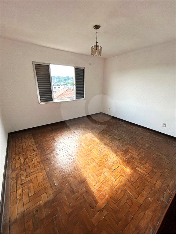 Sobrado à venda com 3 quartos, sendo 1 suíte,  em Jardim Santa Emília, São Paulo, SP