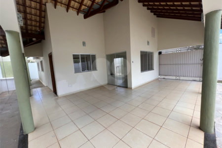 Casa à venda com 3 quartos, sendo 1 suíte,  em Jardim Primaveril, Três Lagoas, MS