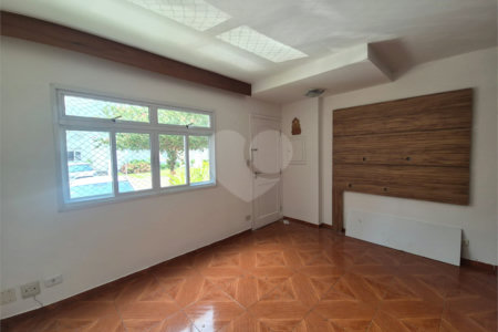 Casa à venda com 3 quartos, sendo 2 suítes, no condomínio Quintas Marajoara, São Paulo - SP