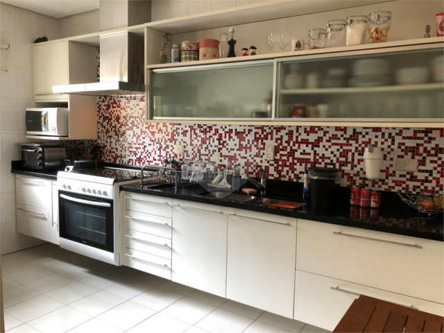 Casa à venda com 4 quartos, sendo 3 suítes,  no condomínio Saint James Special Houses, São Paulo - SP