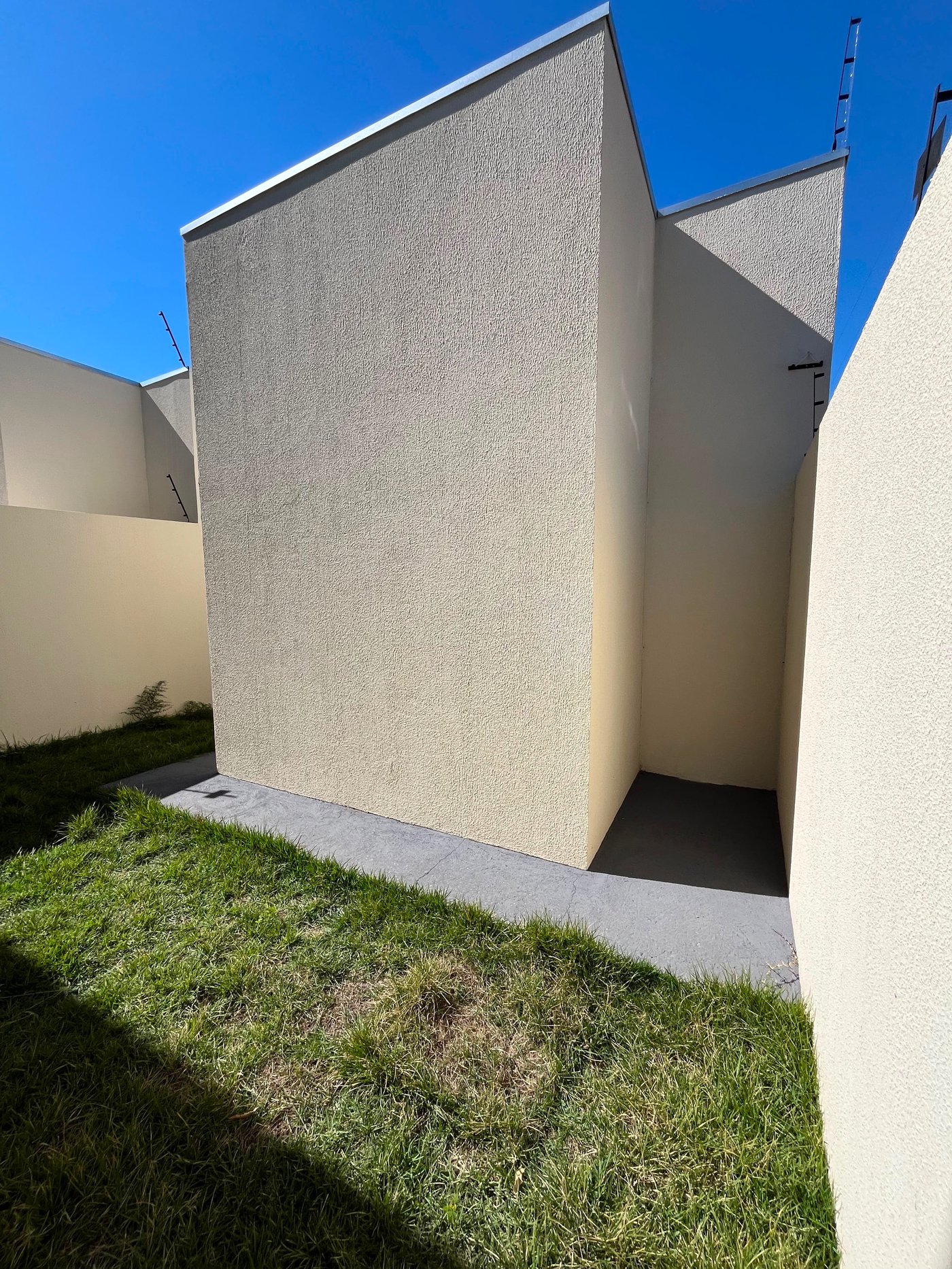 Casa à venda com 2 quartos, sendo 1 suíte,  em Vila Nova, Três Lagoas, MS