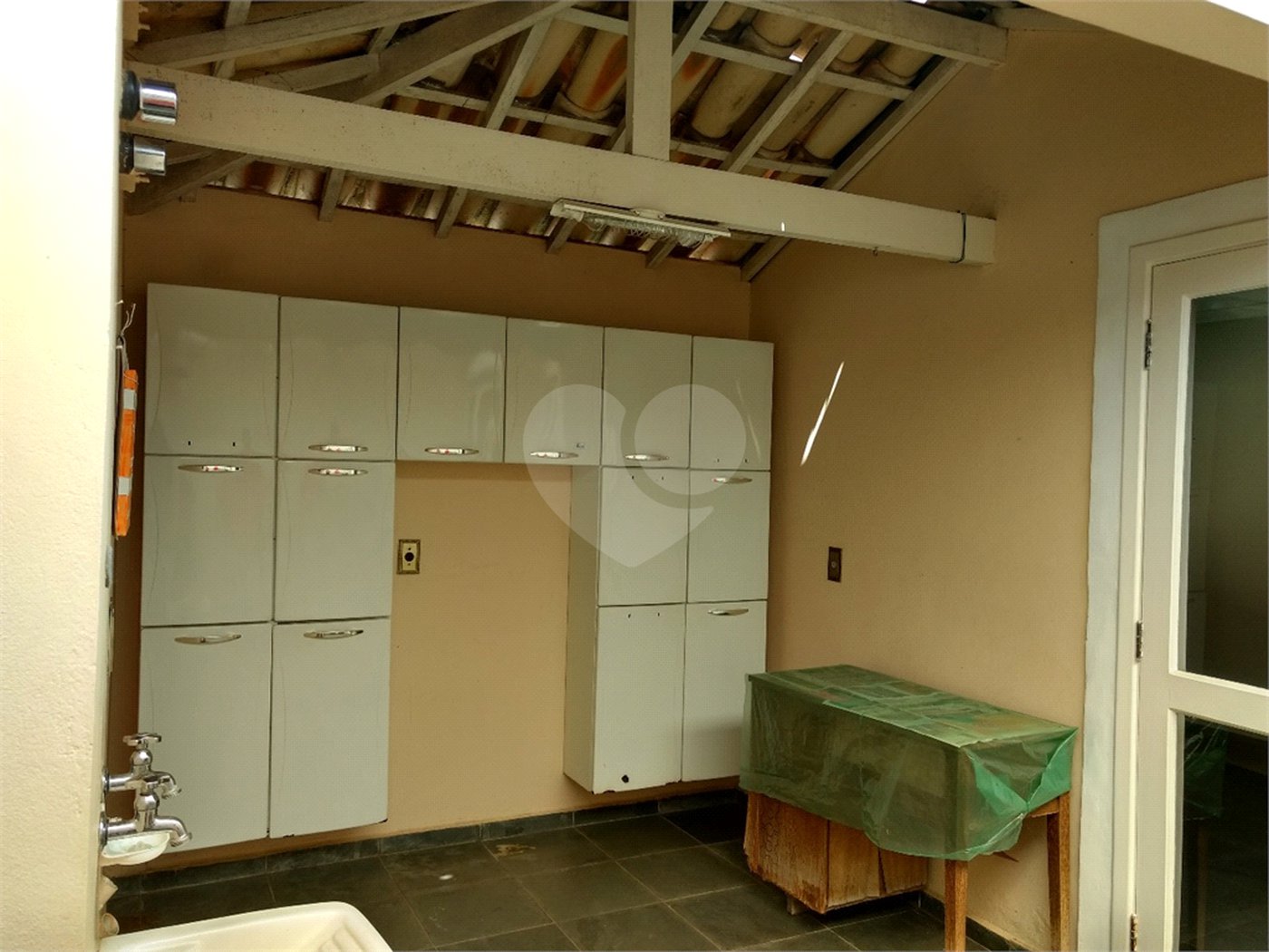 Casa à venda com 3 quartos, sendo 1 suíte, no condomínio Villaggio Dei Fiori, Louveira - SP