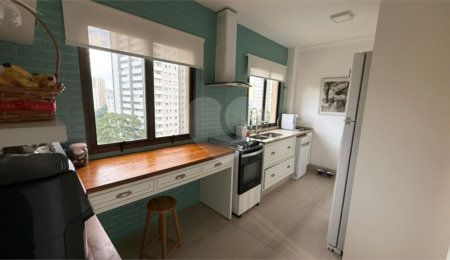 Apartamento à venda com 3 quartos, sendo 1 suíte,  em Vila Andrade, São Paulo, SP