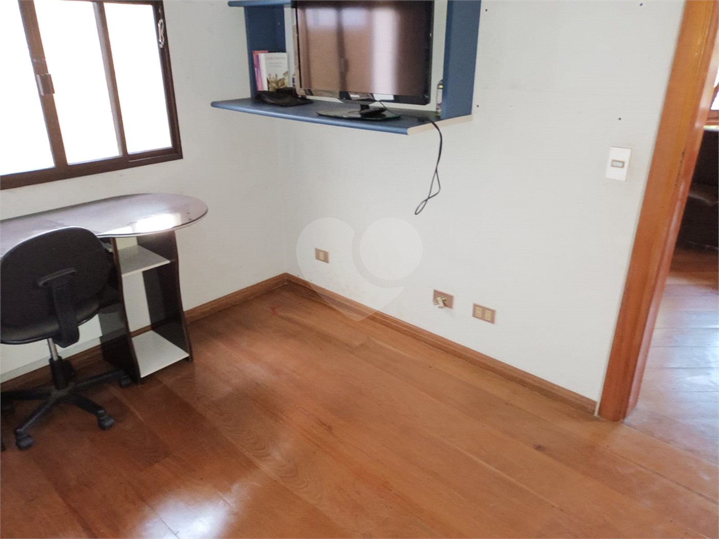 Casa à venda com 4 quartos, sendo 3 suítes, no condomínio Arujá 5, Arujá - SP