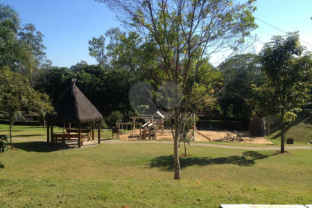 Casa à venda com 4 suítes no condomínio Parque das Artes, Embu das Artes - SP