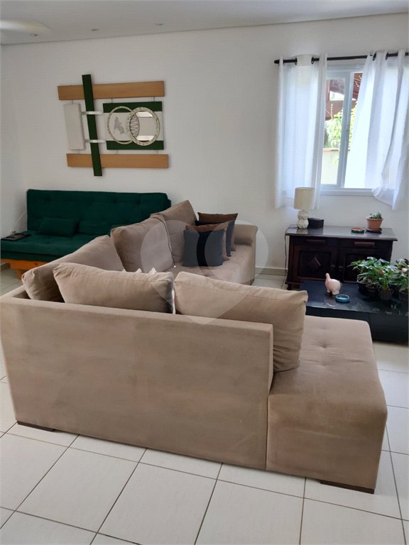 Casa à venda com 3 quartos, sendo 1 suíte, no condomínio Picollo Villaggio, Louveira - SP