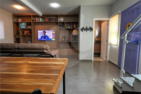 Sobrado à venda com 3 quartos, sendo 1 suíte,  em Vila Suissa, Mogi das Cruzes, SP
