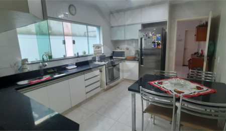 Sobrado à venda com 4 quartos, sendo 1 suíte, em Vila Lúcia, São Paulo, SP