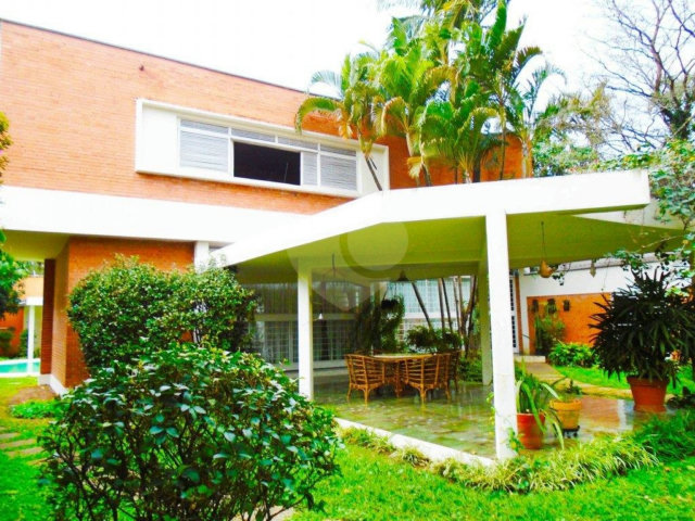 Sobrado à venda com 4 quartos, sendo 2 suítes,  em Granja Julieta, São Paulo, SP
