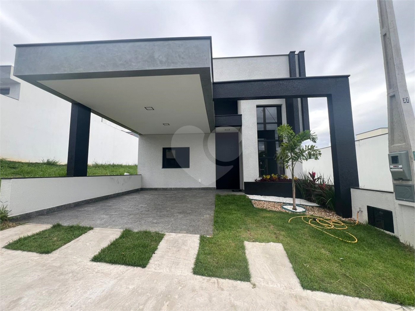 Casa à venda com 3 quartos, sendo 1 suíte, no condomínio Horto Florestal Villagio, Sorocaba - SP
