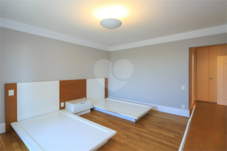 Duplex à venda ou para alugar com 5 suítes em Alto da Boa Vista, São Paulo, SP