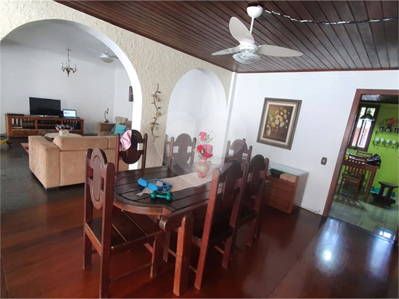 Sobrado à venda com 5 quartos, sendo 3 suítes, em Tremembé, São Paulo, SP