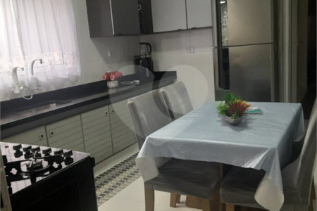 Sobrado à venda com 3 suítes em Itaim Paulista, São Paulo, SP