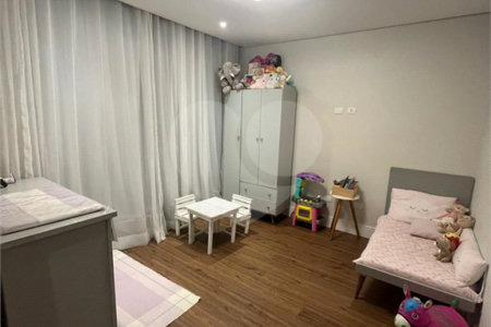 Sobrado à venda com 2 suítes em Jardim Cambuci, Mogi das Cruzes, SP