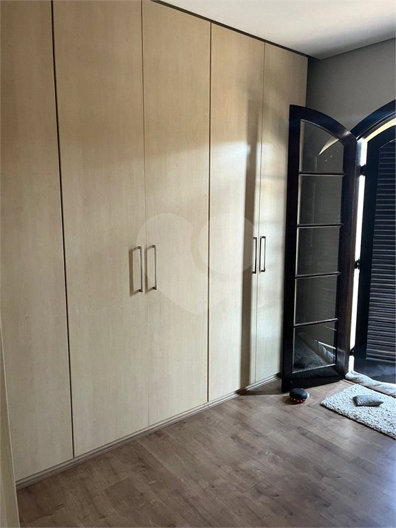 Sobrado à venda com 5 quartos em Horto, São Paulo, SP