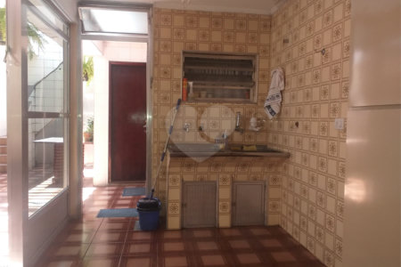 Casa à venda com 3 quartos, sendo 1 suíte, em Santo Amaro, São Paulo, SP