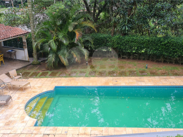 Casa à venda com 3 quartos, sendo 1 suíte,  no condomínio Alpes da Cantareira, Mairiporã - SP