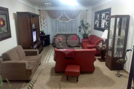 Casa à venda com 4 quartos, sendo 2 suítes, em Vila Petrópolis, Atibaia, SP