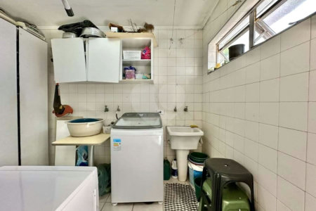 Sobrado à venda com 4 quartos, sendo 2 suítes, em Jardim Jussara, São Paulo, SP