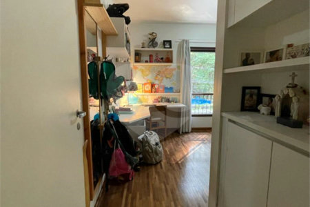 Casa à venda com 4 quartos, sendo 1 suíte, em Vila Morumbi, São Paulo, SP