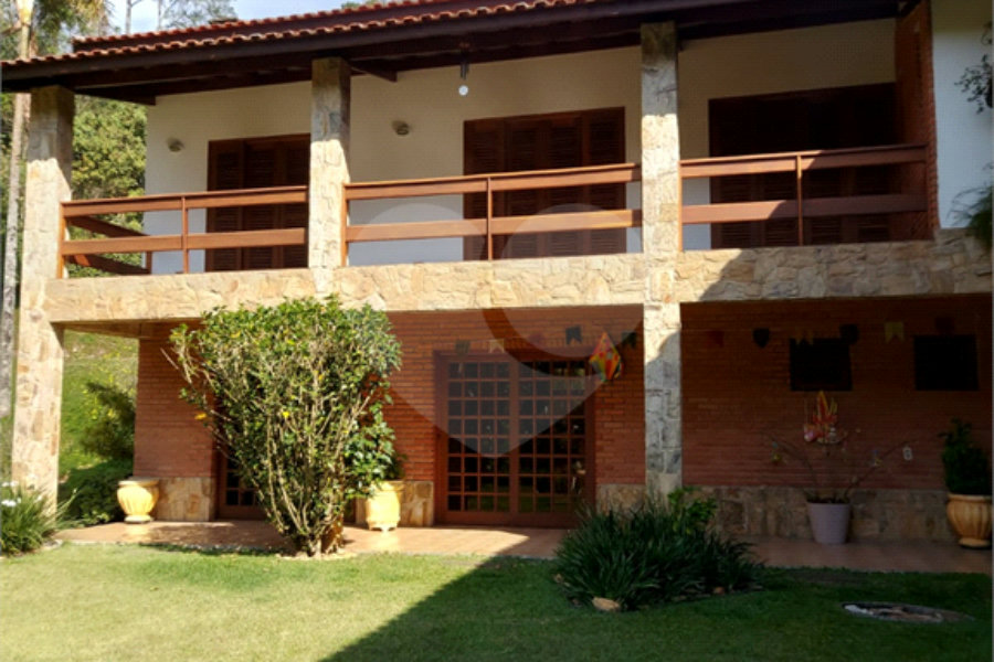 Sobrado à venda com 4 quartos, sendo 1 suíte, em Serra da Cantareira, Mairiporã, SP