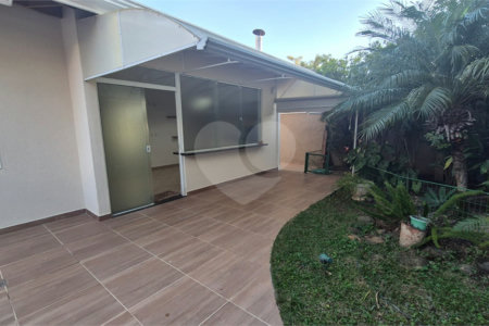 Casa para alugar com 3 quartos, sendo 1 suíte, no condomínio Recanto dos Paturis, Vinhedo - SP