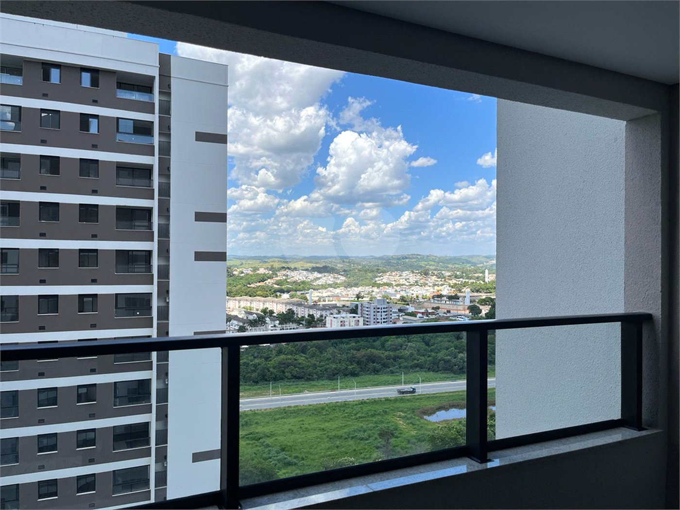 Apartamento à venda com 3 quartos, sendo 1 suíte,  em Além Ponte, Sorocaba, SP
