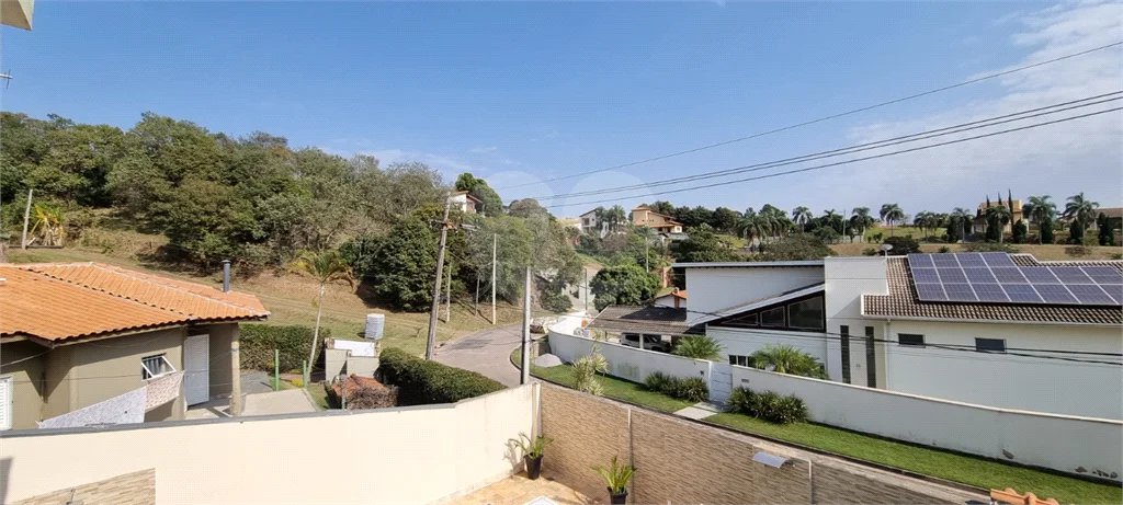 Casa à venda com 3 quartos, sendo 1 suíte, no condomínio Chácaras do Lago, Vinhedo - SP