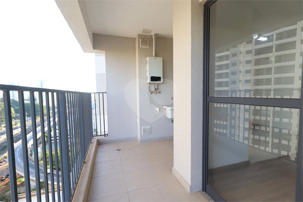 Apartamento à venda com 3 quartos, sendo 1 suíte, em Vila Anastácio, São Paulo, SP