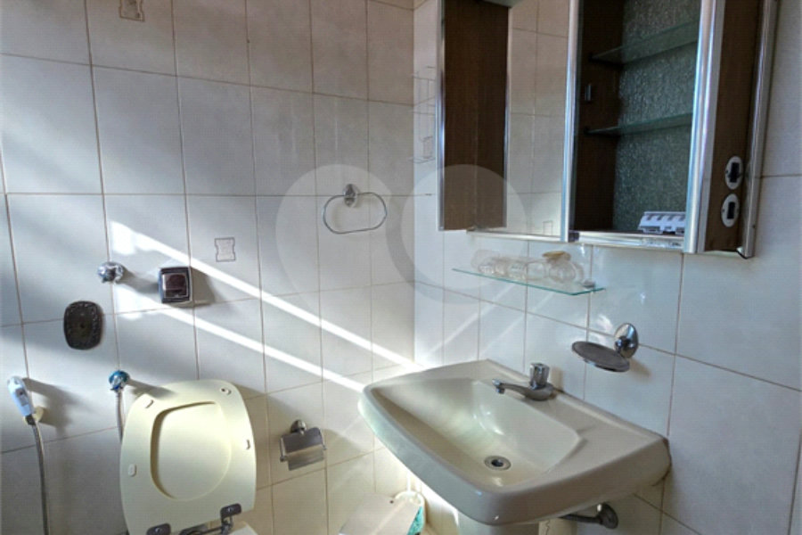 Sobrado à venda com 5 quartos, sendo 1 suíte, em Vila Bonilha, São Paulo, SP
