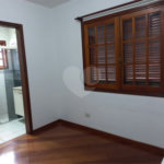 Sobrado à venda com 4 quartos, sendo 3 suítes, em Cidade São Francisco, São Paulo, SP