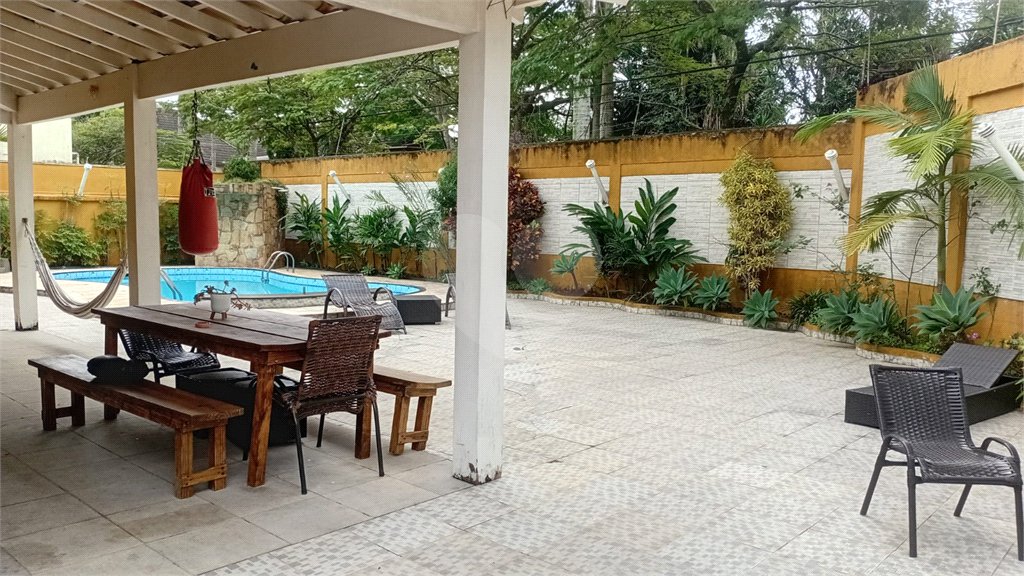 Casa à venda com 4 quartos, sendo 2 suítes, no condomínio Canamari, São Paulo - SP