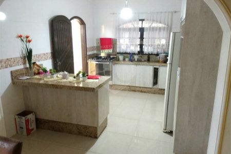 Sobrado à venda com 3 quartos, sendo 1 suíte,  em Jardim Santa Rita de Cássia, Suzano, SP