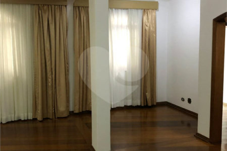 Sobrado à venda com 4 quartos, sendo 3 suítes, em Alto da Boa Vista, São Paulo, SP