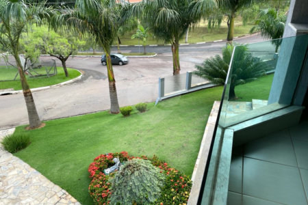 Casa à venda com 4 quartos, sendo 3 suítes, no condomínio Vila Hípica I, Vinhedo - SP