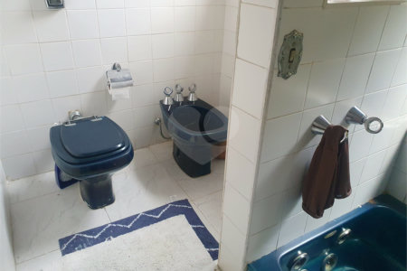 Casa à venda com 4 quartos, sendo 1 suíte, em Interlagos, São Paulo, SP