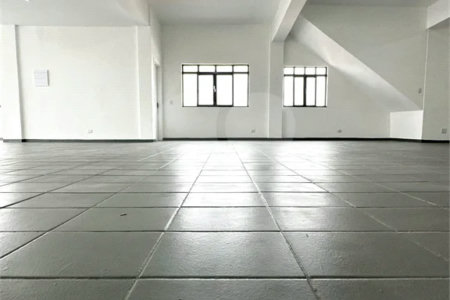 Galpão com 250m² , 4 vagas , para locação em Itaquera.