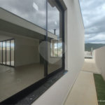 Casa exclusiva em Atibaia de alto padrão com 3 suítes, piscina, espaço gourmet, condomínio fechado, aceita financiamento