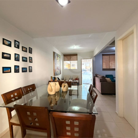 Casa à venda com 3 quartos, sendo 1 suíte, no condomínio Village Sarriá, Sorocaba - SP
