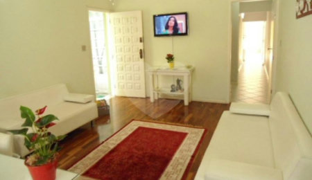 Sobrado à venda com 3 quartos, sendo 1 suíte,  em Parada Inglesa, São Paulo, SP