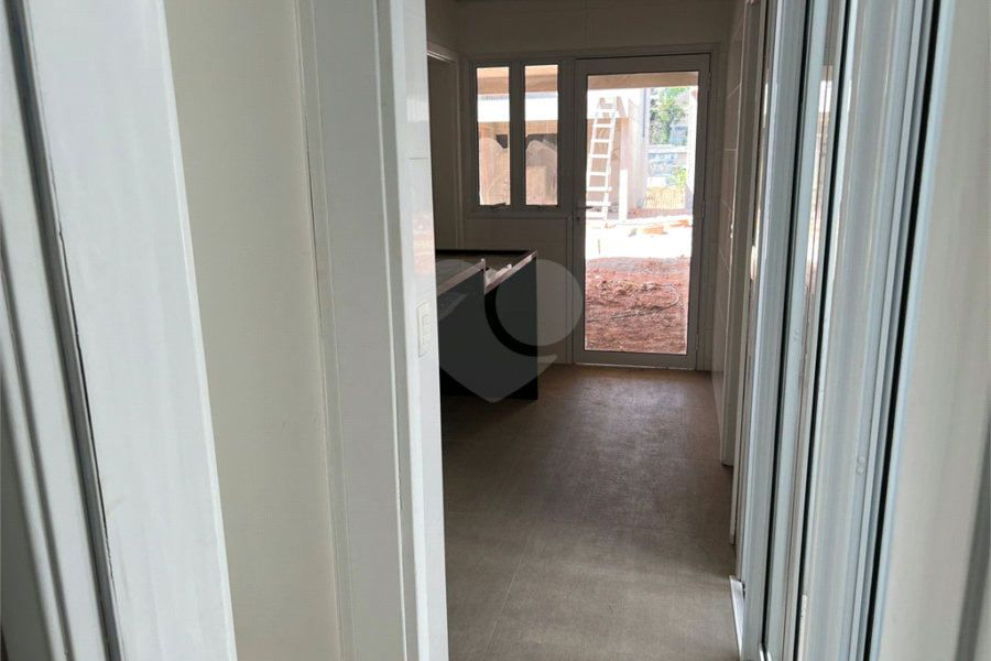 Casa à venda com 4 quartos, sendo 2 suítes, no condomínio Residencial Floresta, São Paulo - SP