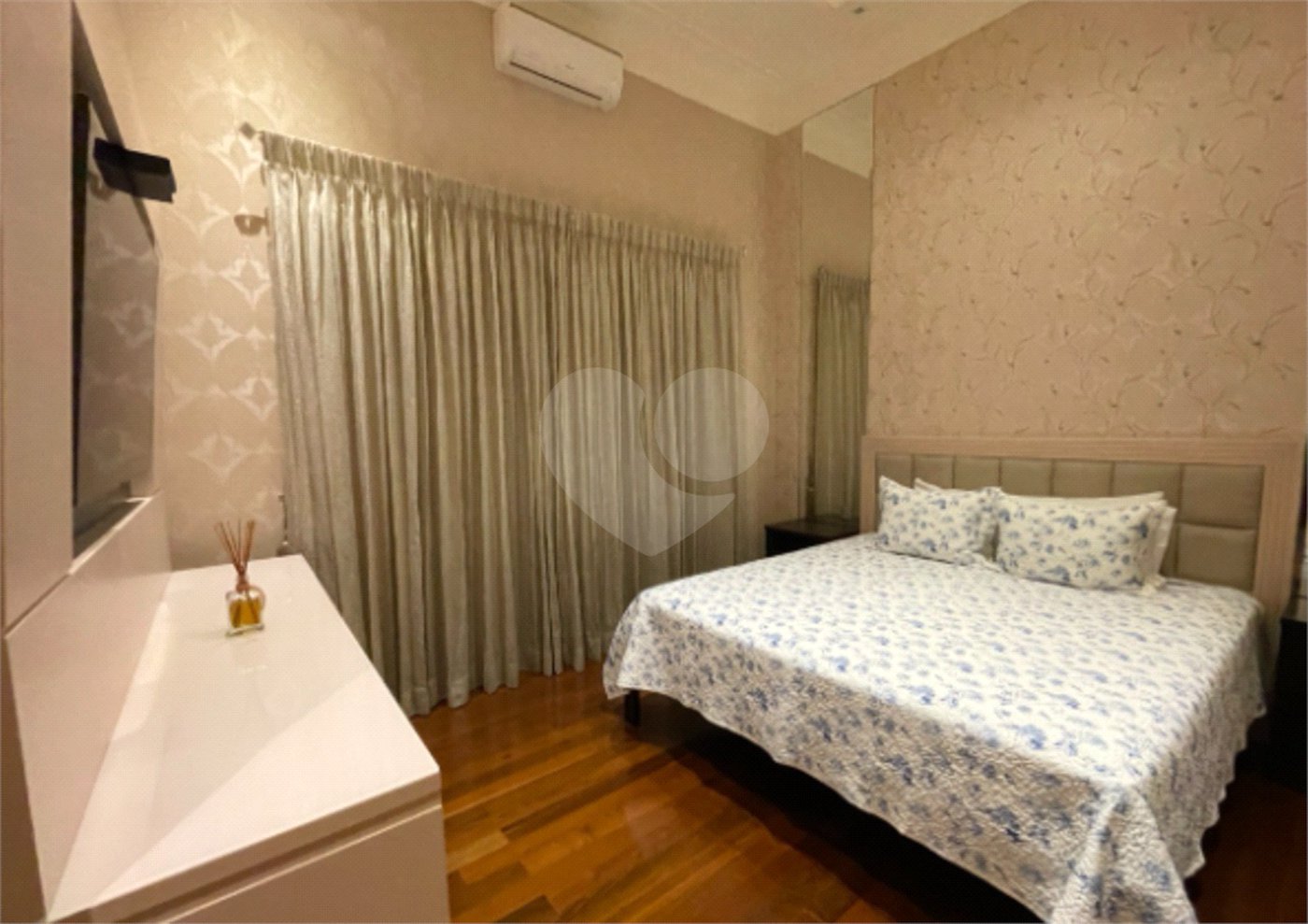 Casa à venda com 4 suítes no condomínio Halvétia Country Residencial, Indaiatuba - SP