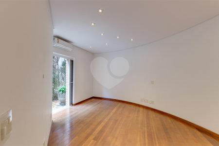 Casa Térrea à venda com 3 quartos, sendo 1 suíte, em Granja Julieta, São Paulo, SP