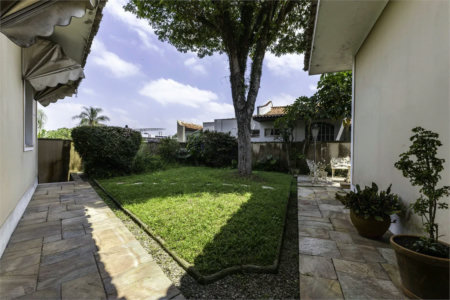 Casa à venda com 4 quartos, sendo 2 suítes, em Jardim Leonor, São Paulo, SP