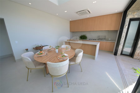 Casa à venda com 4 suítes no condomínio Villa dos Pinheiros, Indaiatuba - SP